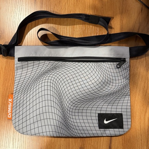 Nike Handbags - NEW Nike Crossbody VaporMax Wave Shoulder Waist Bag Satchel GYM YOGA Sporty